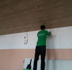 THI CÔNG DÁN TƯỜNG - DÁN TRẦN GIẤY GIẢ VÂN GỖ